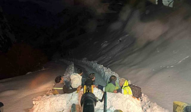 Mahsur kalan işçiler kurtarıldı