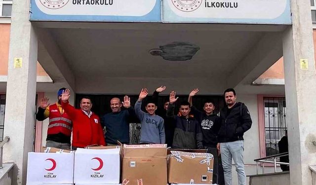 Muradiye'de 16 bin öğrenciye giyim desteği