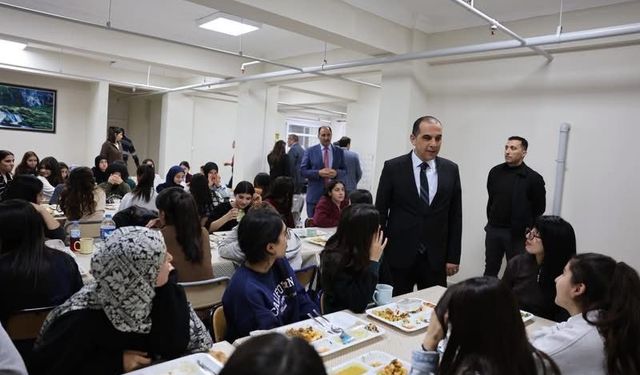 Vali Taşolar, Fen Lisesi Öğrencileri ile İftar Açtı