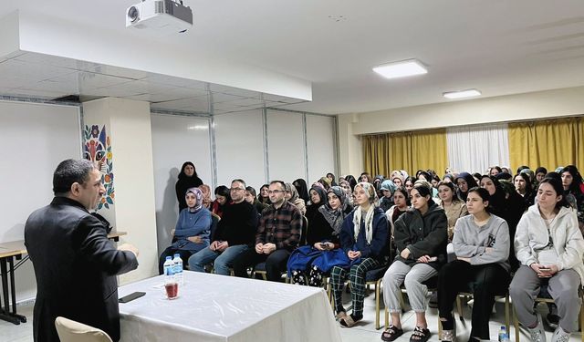 Iğdır’da Gençlerin Ramazan Maneviyatı: “Kulluk Bilinci” Semineri Düzenlendi