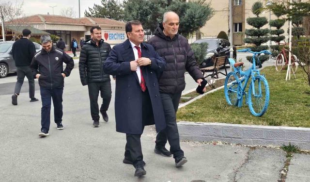 Ali İhsan Kabakcı incelemelerini sürdürüyor.