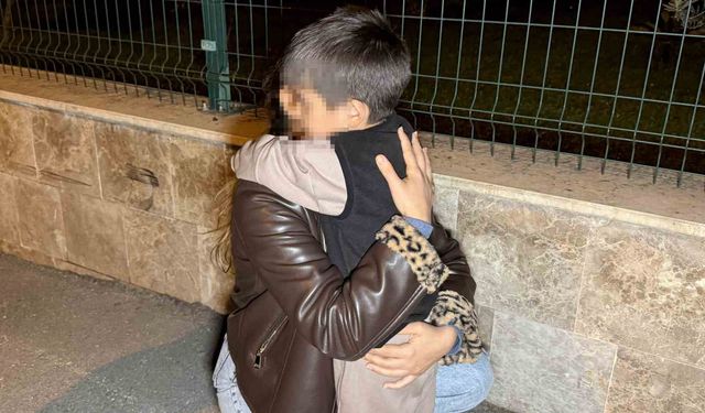 Anne, çocuğuna 1,5 yıl sonra polis merkezinde kavuştu