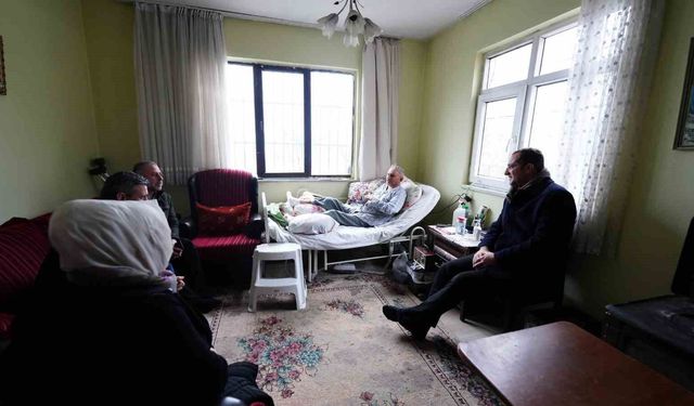 Belediye Başkanı Ekim hastaları evlerinde ziyaret etti