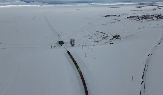 Demir İpek Yolu'nda görsel şölen: Karlar içinden süzülerek Kars'tan Avrupa'ya binlerce kilometrelik yolculuk
