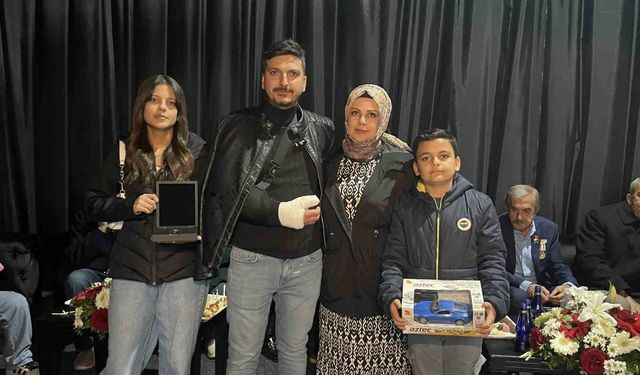 Depremzedeler evlerine kavuştukları için mutlu