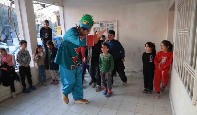 Efeler'in iftar programlarında çocuklar unutulmadı