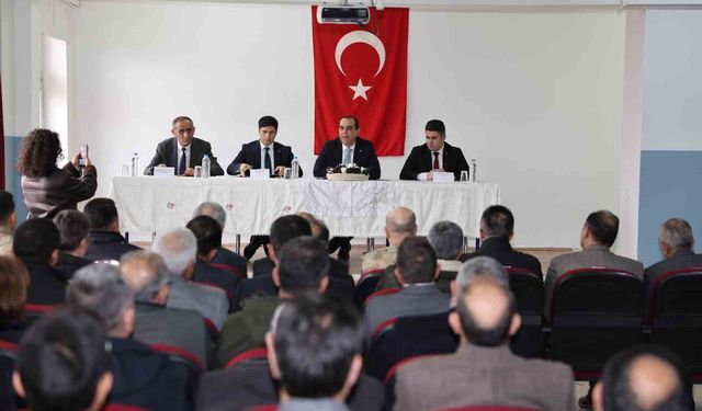 Iğdır Valisi Taşolar, Aralık ilçesinde muhtarlarla bir araya geldi