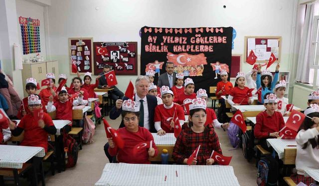 İkinci dönemin ilk ders zili 'Bayrak Sevgisi' ile çaldı