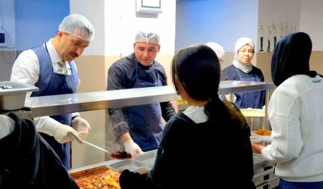 İl Müdürü Uğurelli öğrencilerle iftar sofrasında buluştu