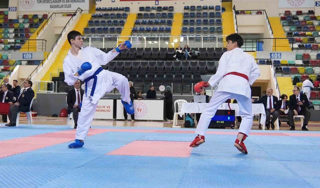 Karate Gençler grup birinciliği Balıkesir'de başladı