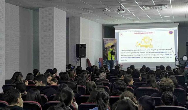 Mardin'de jandarmadan öğrencilere siber farkındalık eğitimi