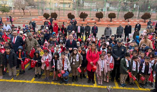 Okullar bayrak sevgisi temasıyla açıldı