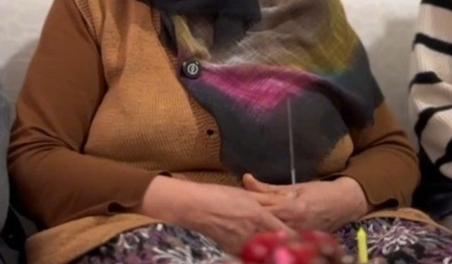 Samsun’da 74 yaşında ki Akgül teyze ilk defa doğum günü kutladı