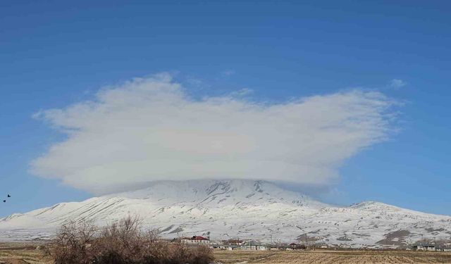 Süphan Dağı semalarında mercek bulutu oluştu