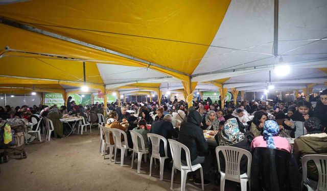 Vatandaşlarla iftarda buluştu