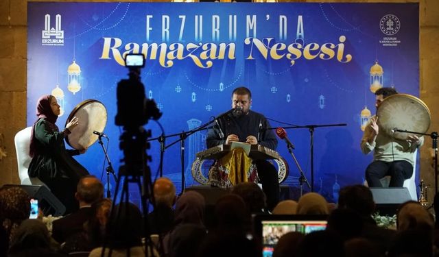 Yakutiye Medresesi'nde santurun zarif nağmeleri yankılandı