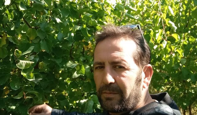 Iğdır Hakmehmet Köyü’nde Örnek Girişimci Kayısı ve Fidan Satışına başladı.