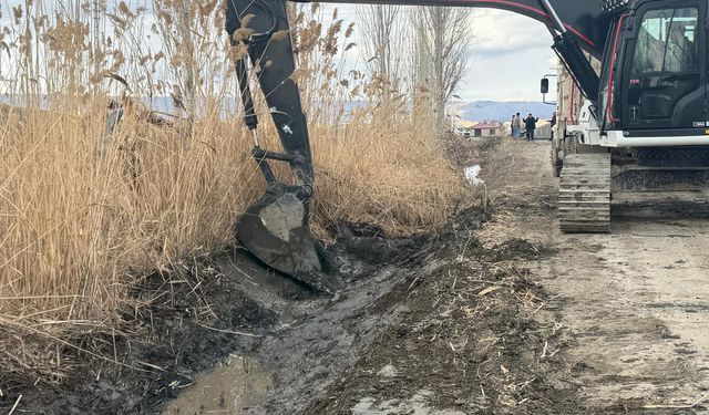 Tuzluca’da Tarımın “Can Damarı” Yenileniyor: 10 Kilometrelik Hat Temizleniyor