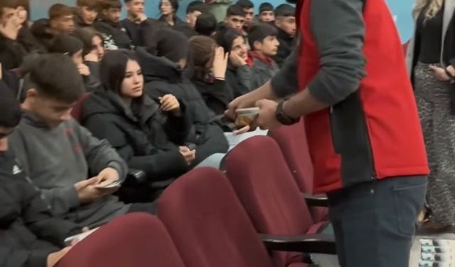 Iğdır İl Emniyet Müdürlüğü Gençleri Terör Örgütlerine Karşı Bilinçlendiriyor