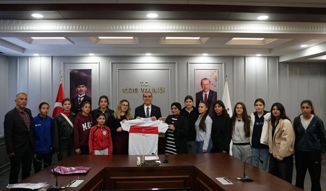 76 Iğdırspor Kadın Futbol Kulübü’nden Anlamlı Ziyaret