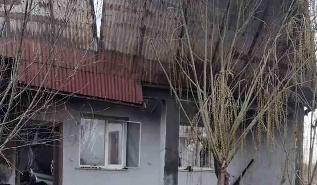 Iğdır’ın Cennetabat Köyünde Çıkan Yangında Ev Kül Oldu