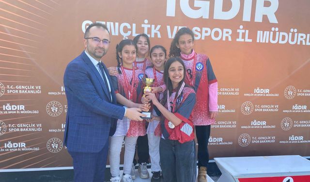 Iğdır’da Tenis Rüzgarı: Küçük Raketler İl Birinciliği İçin Ter Döktü!