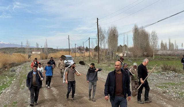 Kürekler Ele Alındı, Kanallar Temizlendi