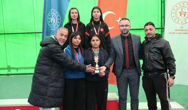Iğdır’da Bocce Rüzgarı: Şehit Fatih Kara Spor Lisesi Çifte Şampiyonlukla Damga Vurdu!