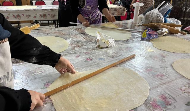Ev Hanımlarından Anlamlı Dayanışma: İran İçin Kete ve Mantı Yapıyorlar