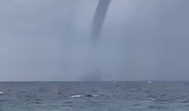 Antalya'da korkutan hortum karaya ulaşmadan kayboldu