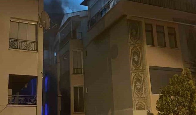 Çatı katı yangını paniğe neden oldu