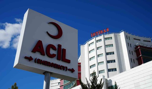 Dolmuşta tartıştığı genci bıçakla yaralayan kadın gözaltına alındı