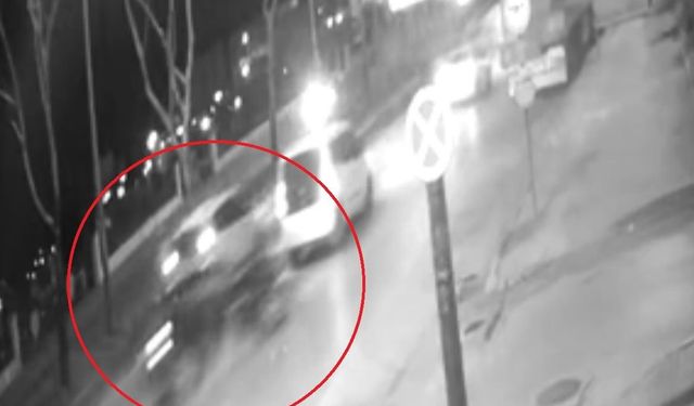 Feci kaza kameraya yansıdı... İkiye bölünen araçtan kurtuldu