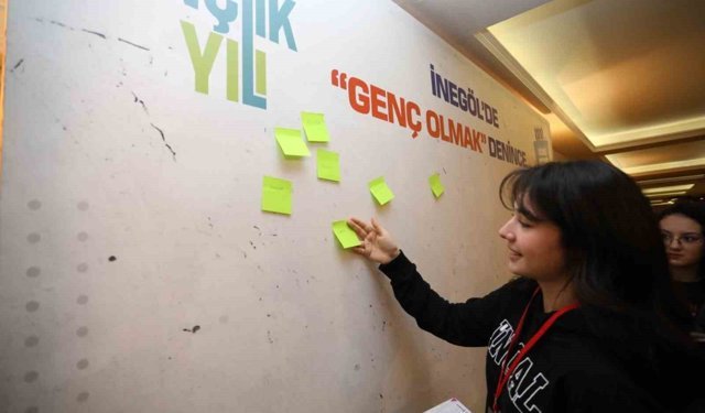 İnegöl'de söz gençlerin: 100'ü aşkın öğrenci geleceğin şehrini konuştu