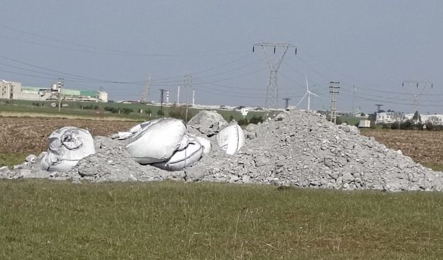 Mera alanına atık döküldü