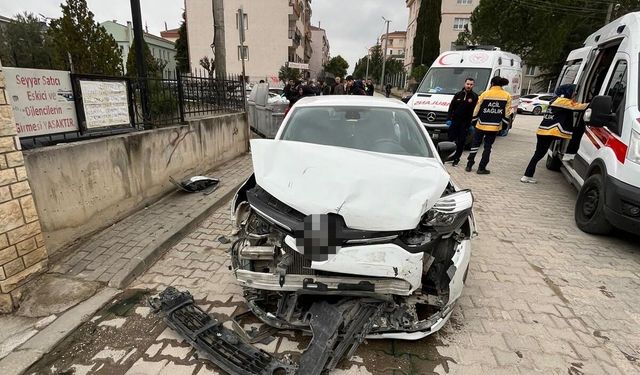 Otomobiller çarpıştı: 5 yaralı