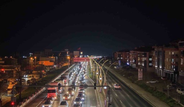 Polatlı'da bayram dönüşü oluşan trafik havadan görüntülendi