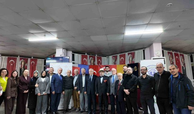 Sağlık çalışanları, huzur evi sakinleriyle iftarda