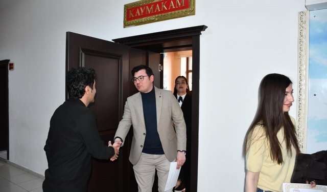 Sarıkamış Kaymakamı Aslantatar, doktorlarla bir araya geldi