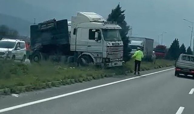 Tır ile kamyon çarpıştı: 2 sürücü yaralandı