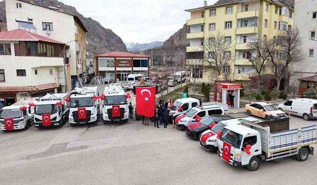 Uzundere'de hizmet seferberliği: Yeni araç filosu dualarla tanıtıldı