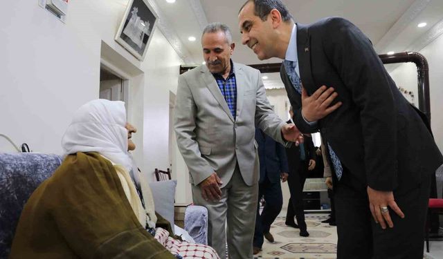 Vali Taşolar'dan yaşlılara 'Sizi seviyorum' mesajı