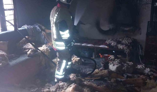 Yanan ev kullanılmaz hale geldi