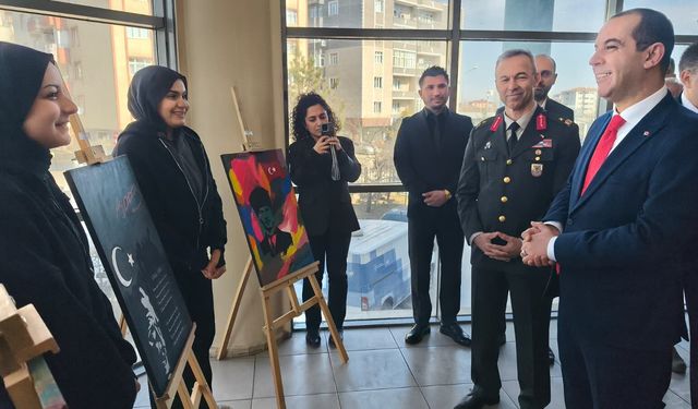 IĞDIR’DA GENÇ FIRÇALARDAN “İSTİKLAL” YORUMU: 105. YIL SERGİSİ AÇILDI