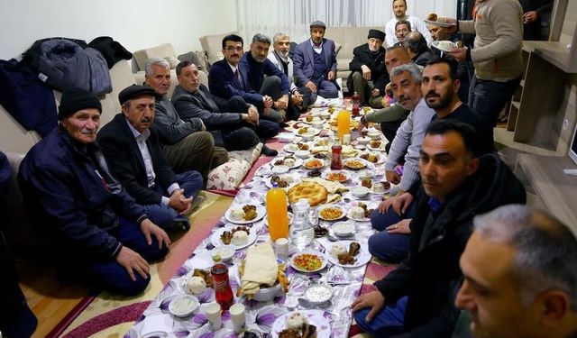 Yer Sofrasında İftar Samimiyeti