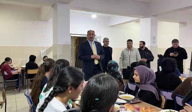 Milli Eğitim Müdürü Gün, Öğrencilerle İftarda Buluştu