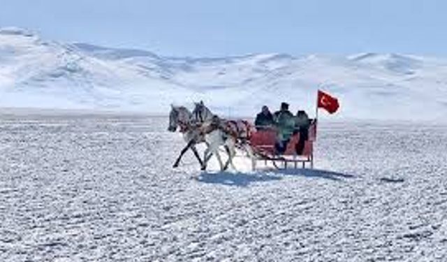 Çıldır Gölü'nde atlı kızak sezonu sona eriyor