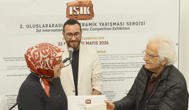 Öğr. Gör. Dr. Elçin Telli’ye Uluslararası Seramik Yarışmasında Başarı Ödülü
