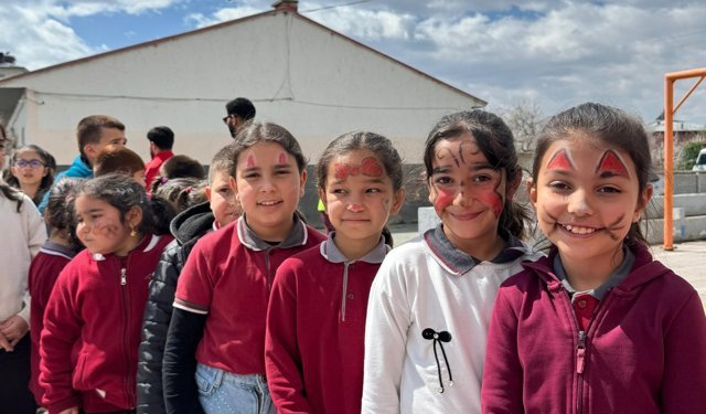 “Merkezim Her Yerde” Projesiyle Karakoyunlu’da Minik Yüzler Güldü