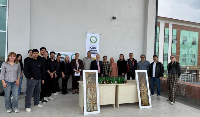 Iğdır Üniversitesinde “Camdan Sanata” Workshop Etkinliği ve Sergisi Düzenlendi